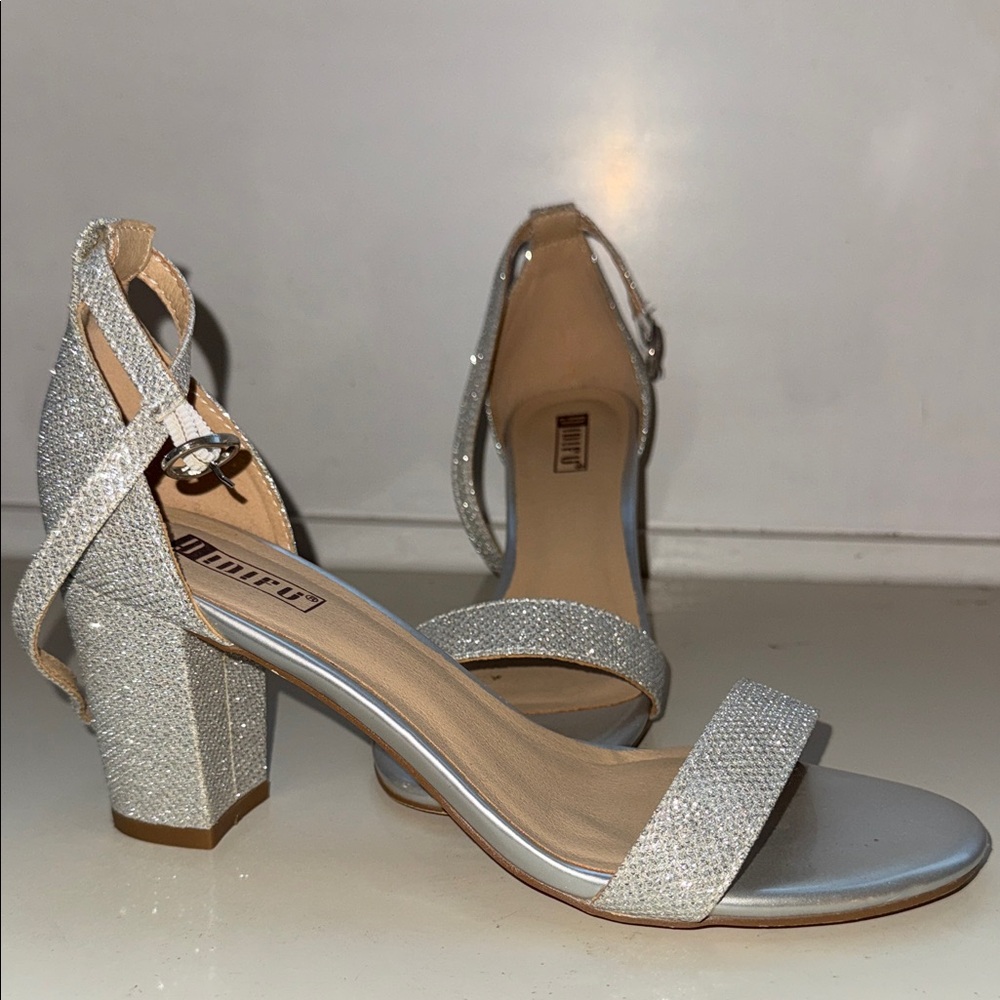 IDIFU Glittering Silver Strappy Heels